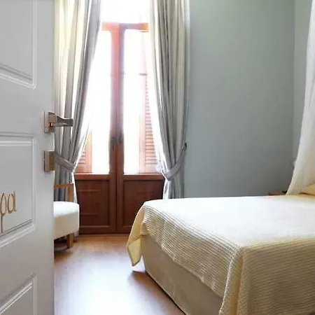 Aktaion Hotel 2*