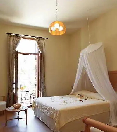 Aktaion Hotel 2*